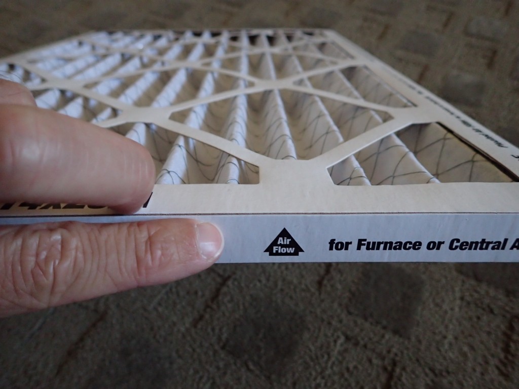 Air flow indicator arrow on pleated air filter