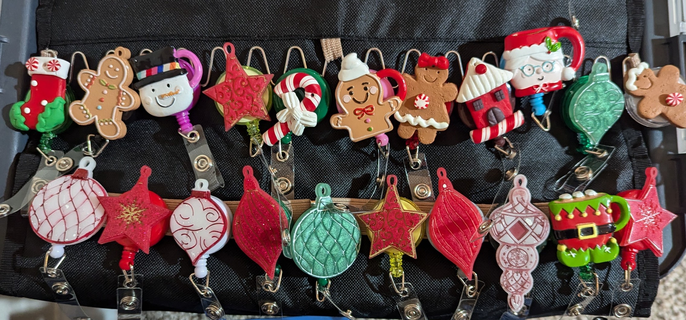 Holiday Badge Pull