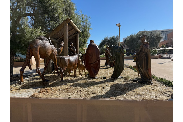 3/4 Life Size Statues