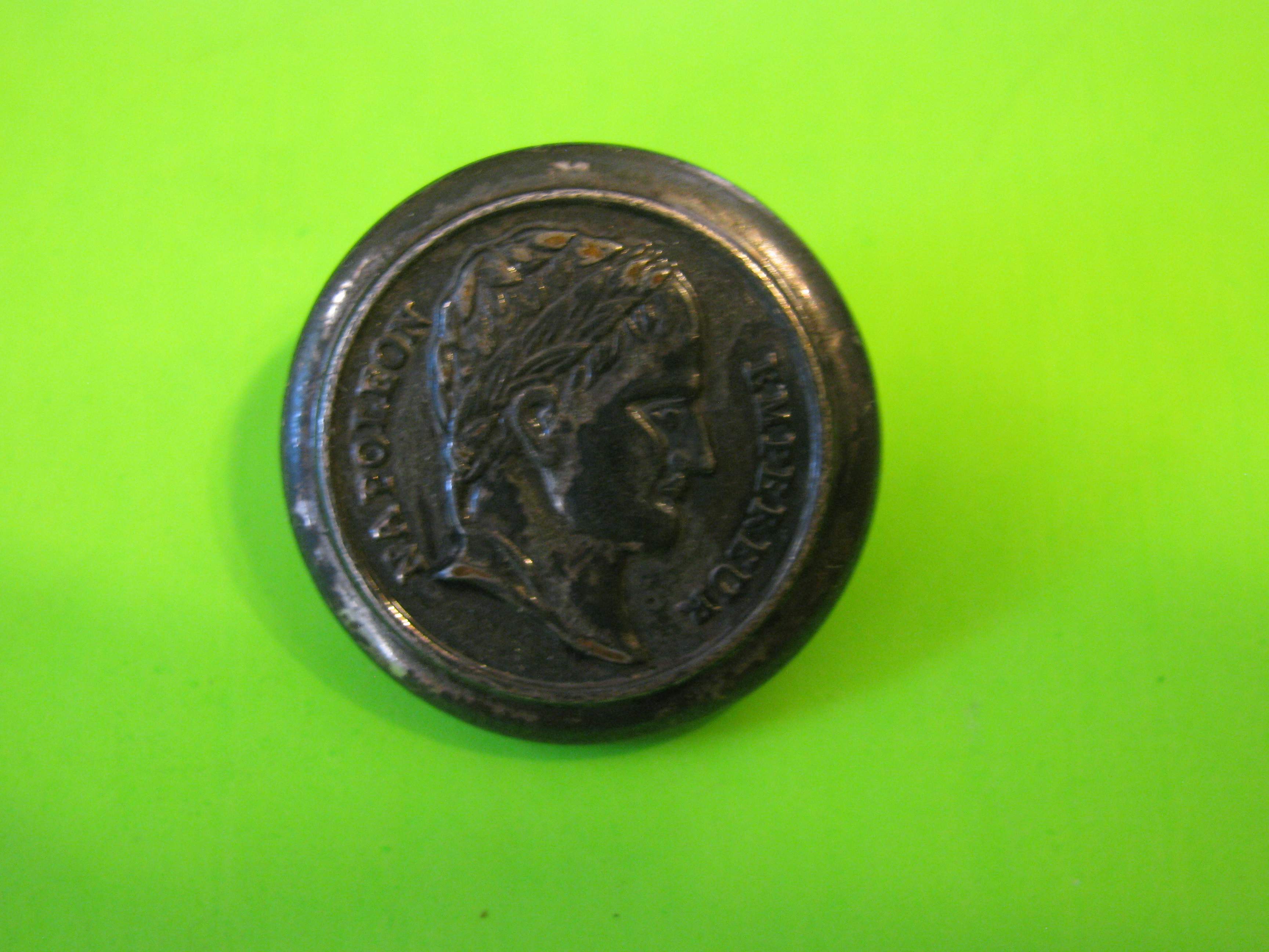 EMPEREUR NAPOLEON on Metal Button with Metal Loop Shank