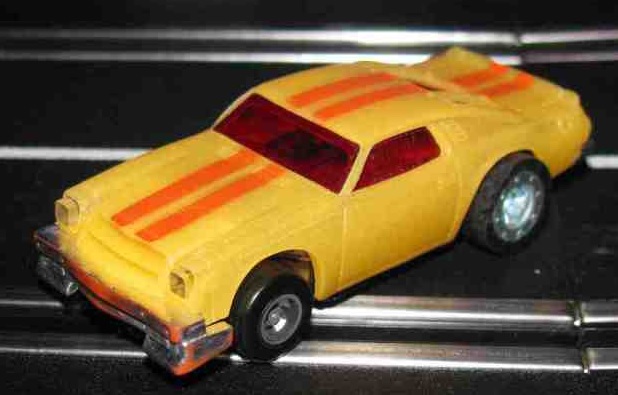 *** FOR REPAIR *** 1977 Ideal TCR Lit Chevelle Slot Less Car Glows 3210-2