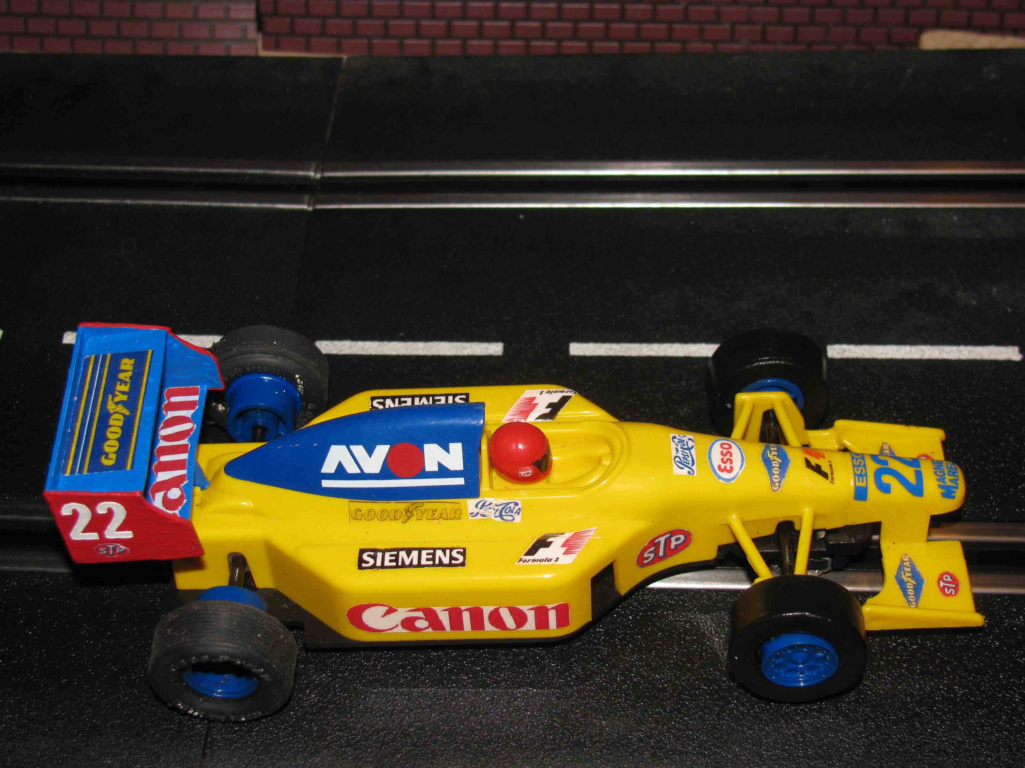 Hornby Formula 1 Slot Car 1/32 Scale – Car 22