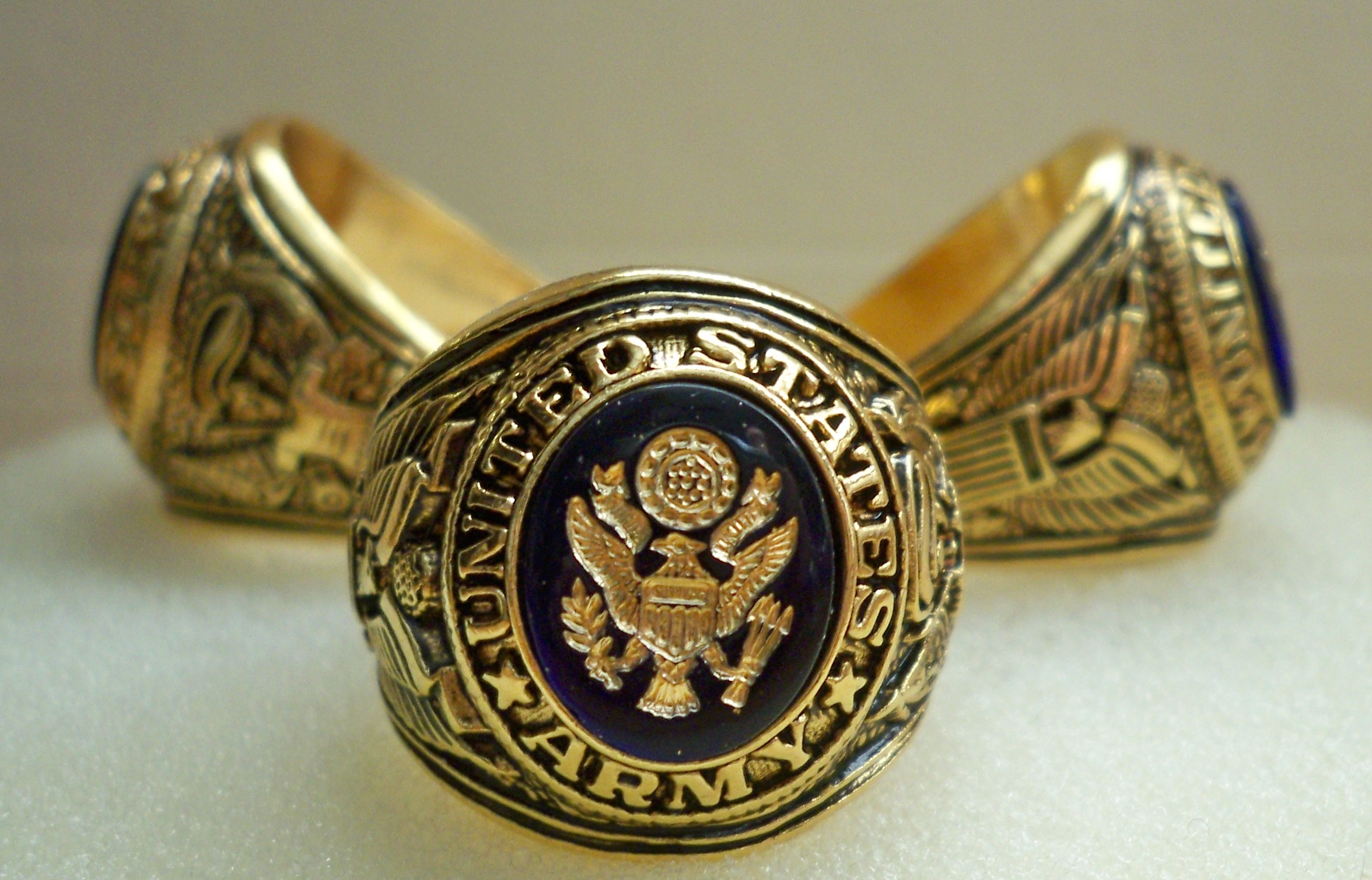 made in the USA USAF ring with insignia size 11 gold plated